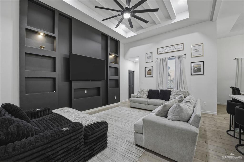 1737 E Pinnacle Drive