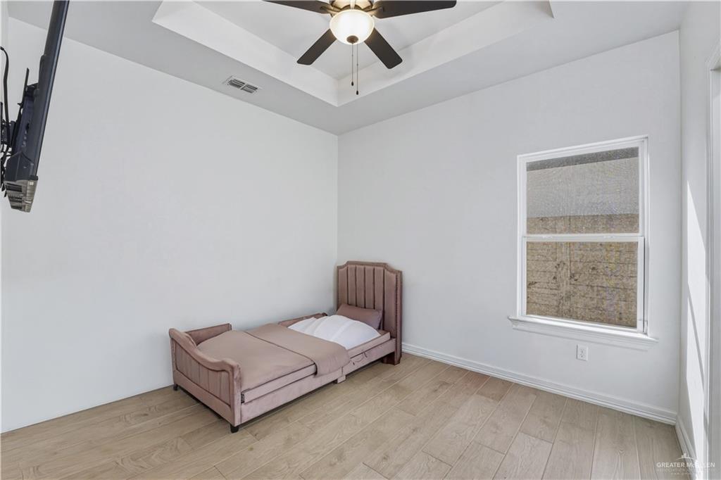 1737 E Pinnacle Drive