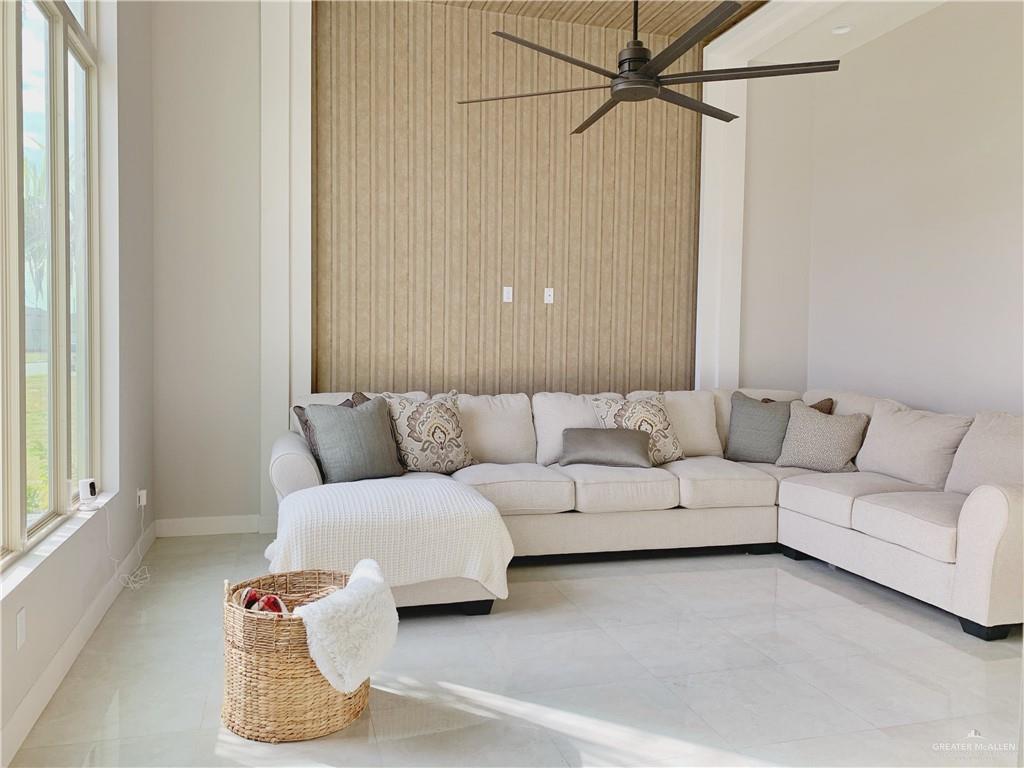 1607 Strawberry Hill