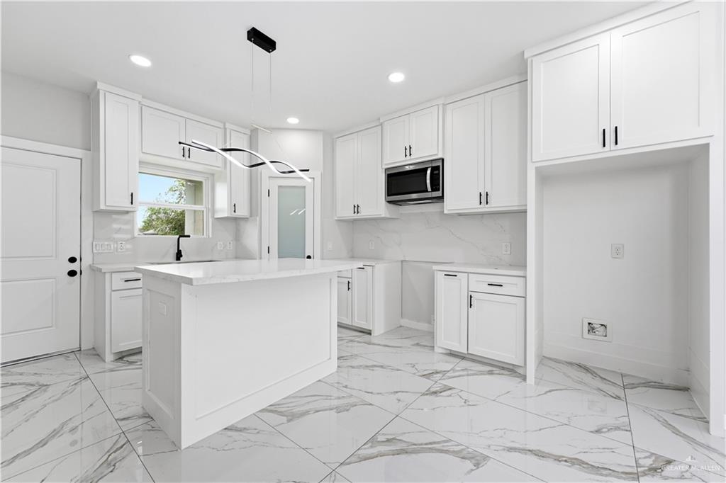 1109 E San Pedro Street