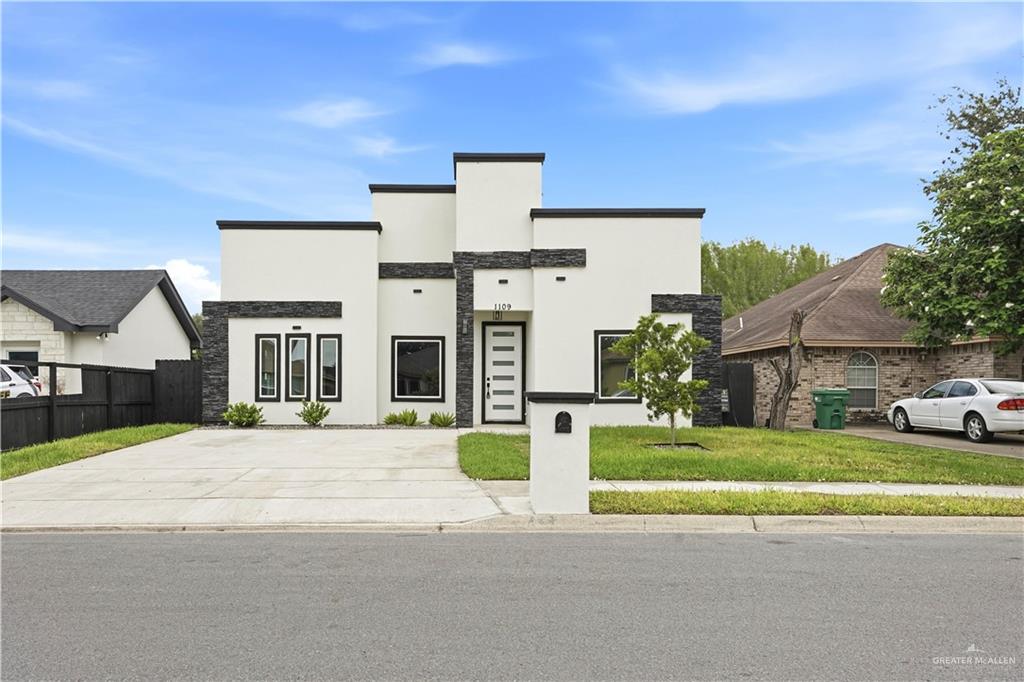 1109 E San Pedro Street