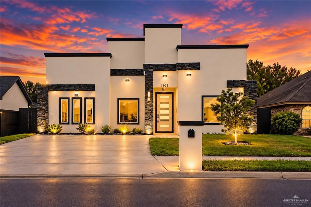 1109 E San Pedro Street