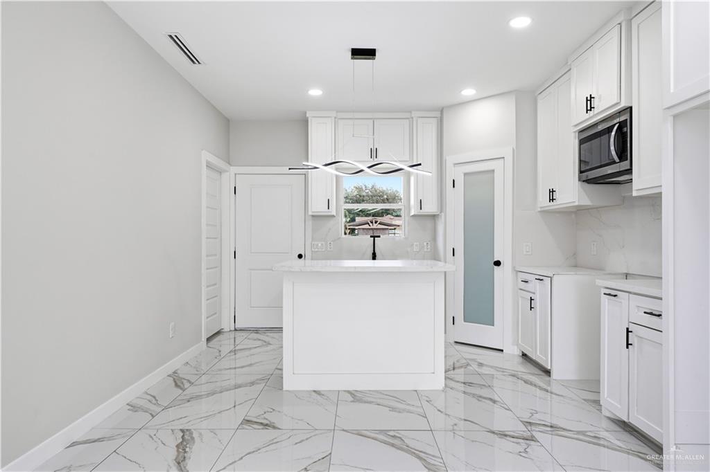 1109 E San Pedro Street