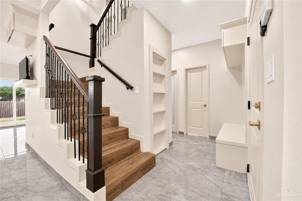 1320 Deluxe Street
