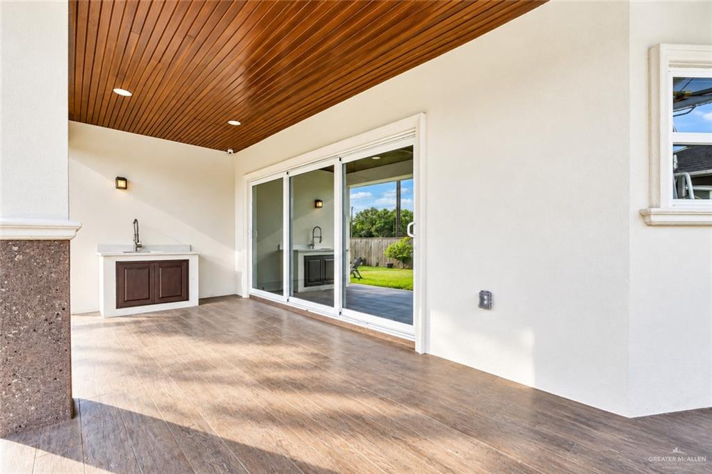 1320 Deluxe Street