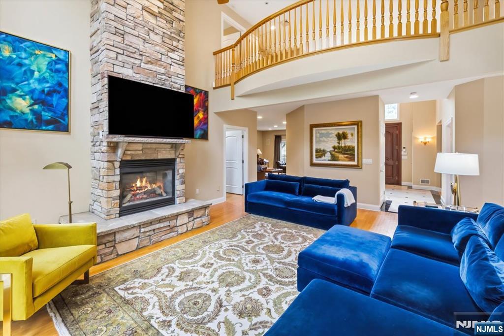4 Centennial Court