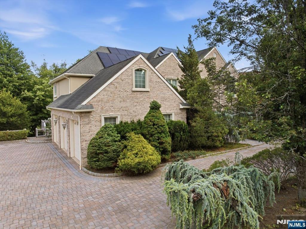 4 Centennial Court