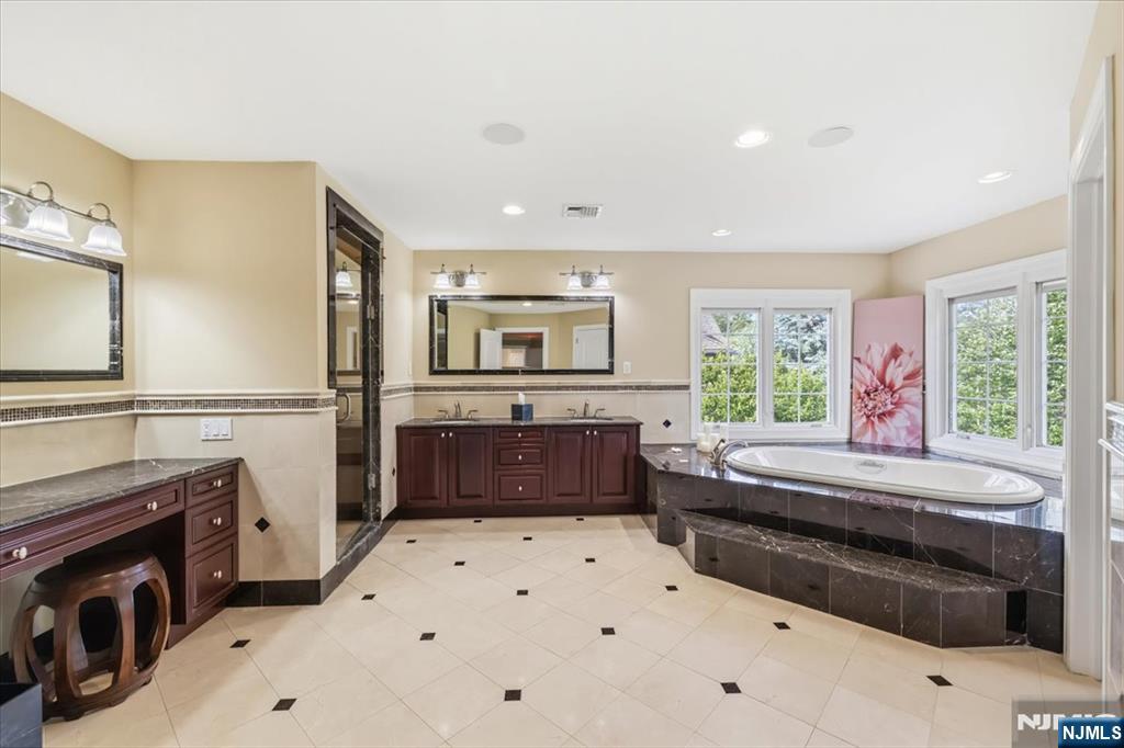 4 Centennial Court