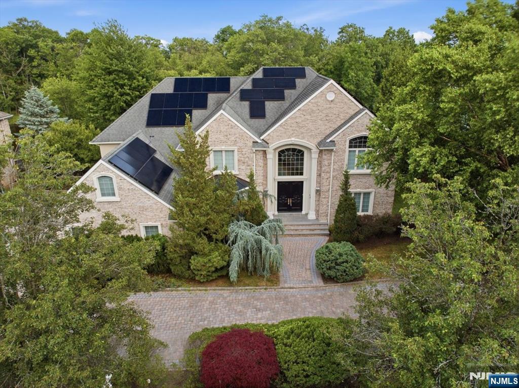4 Centennial Court