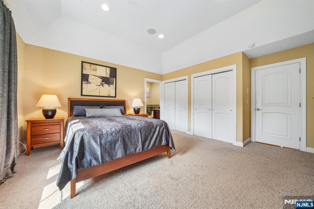 4 Centennial Court