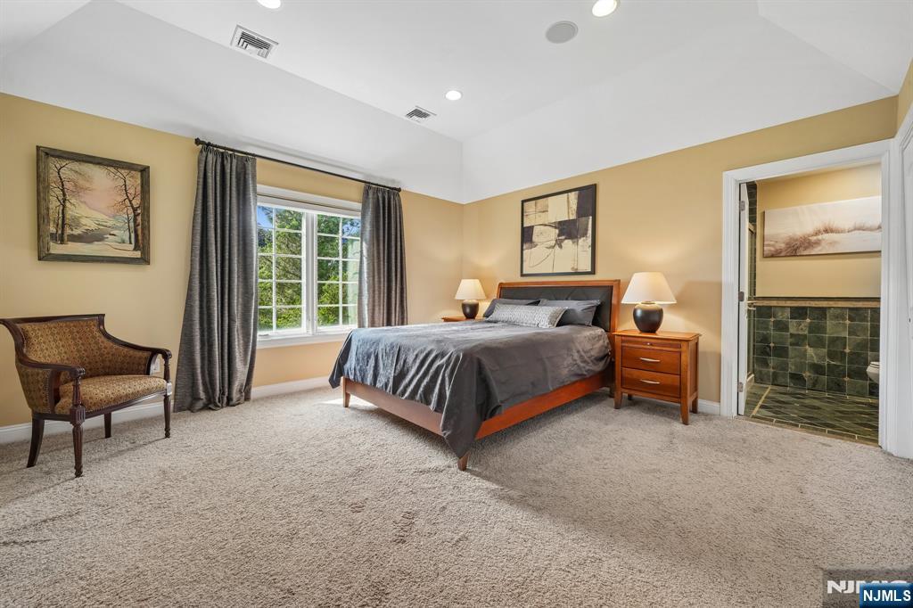 4 Centennial Court
