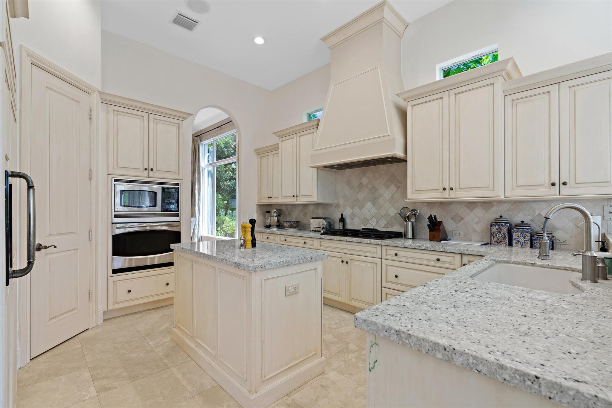 12190 Sunnydale Drive