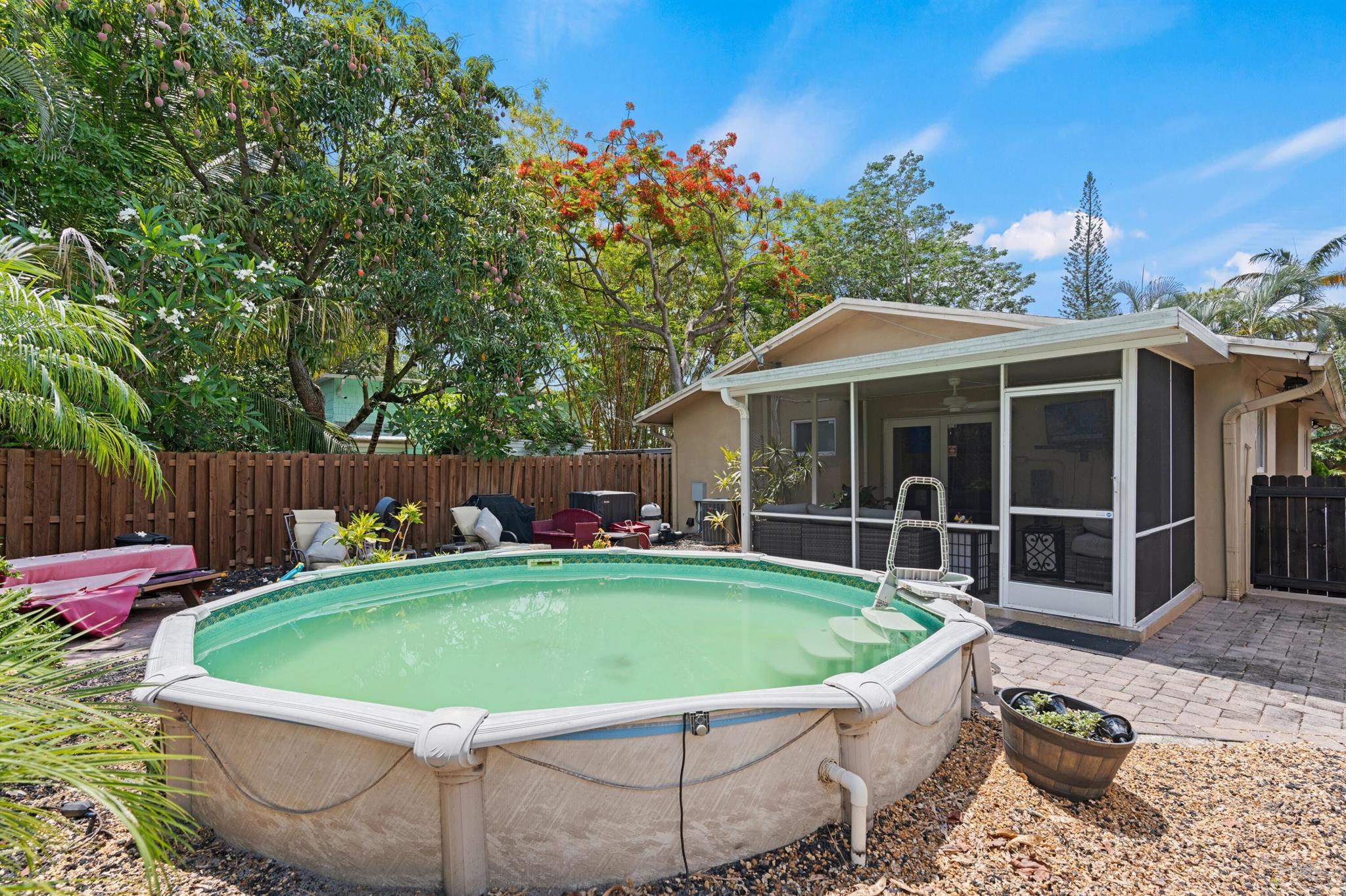 1061 NE 33rd Street