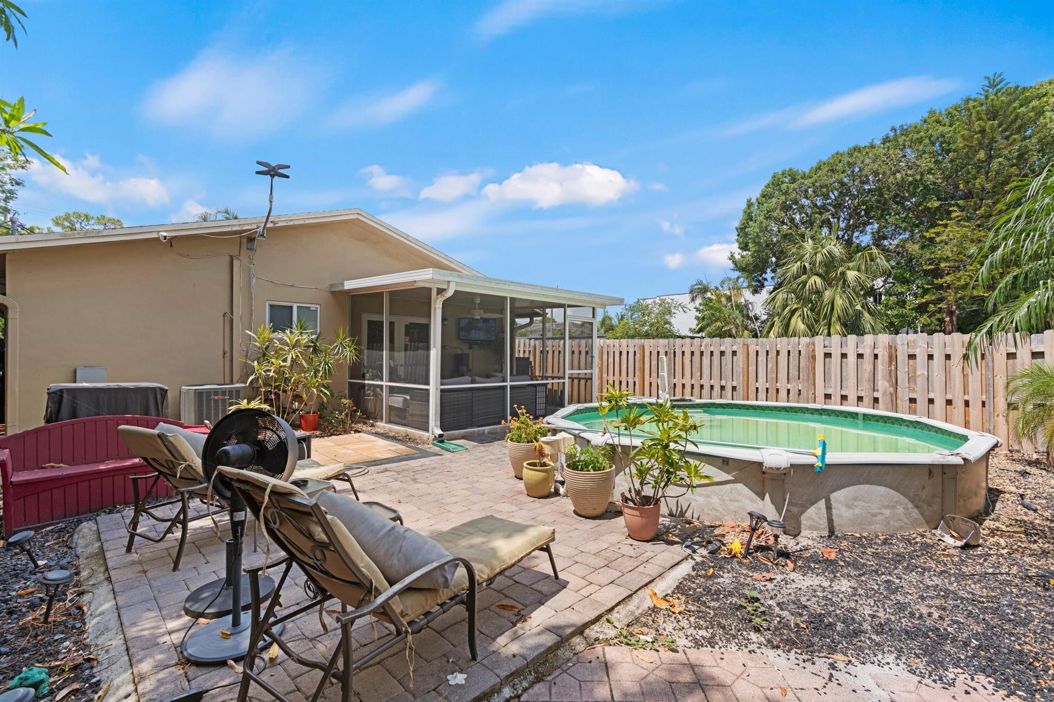 1061 NE 33rd Street