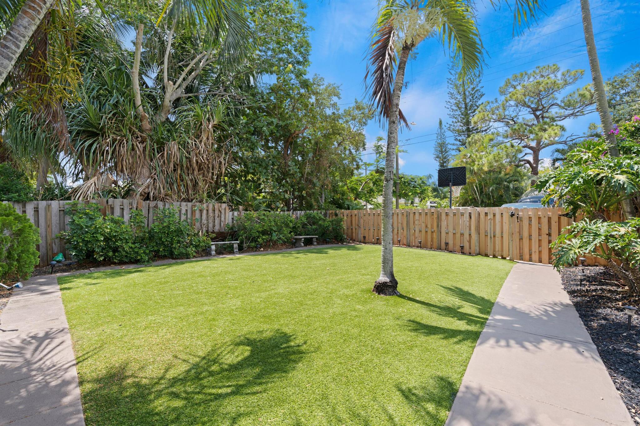1061 NE 33rd Street