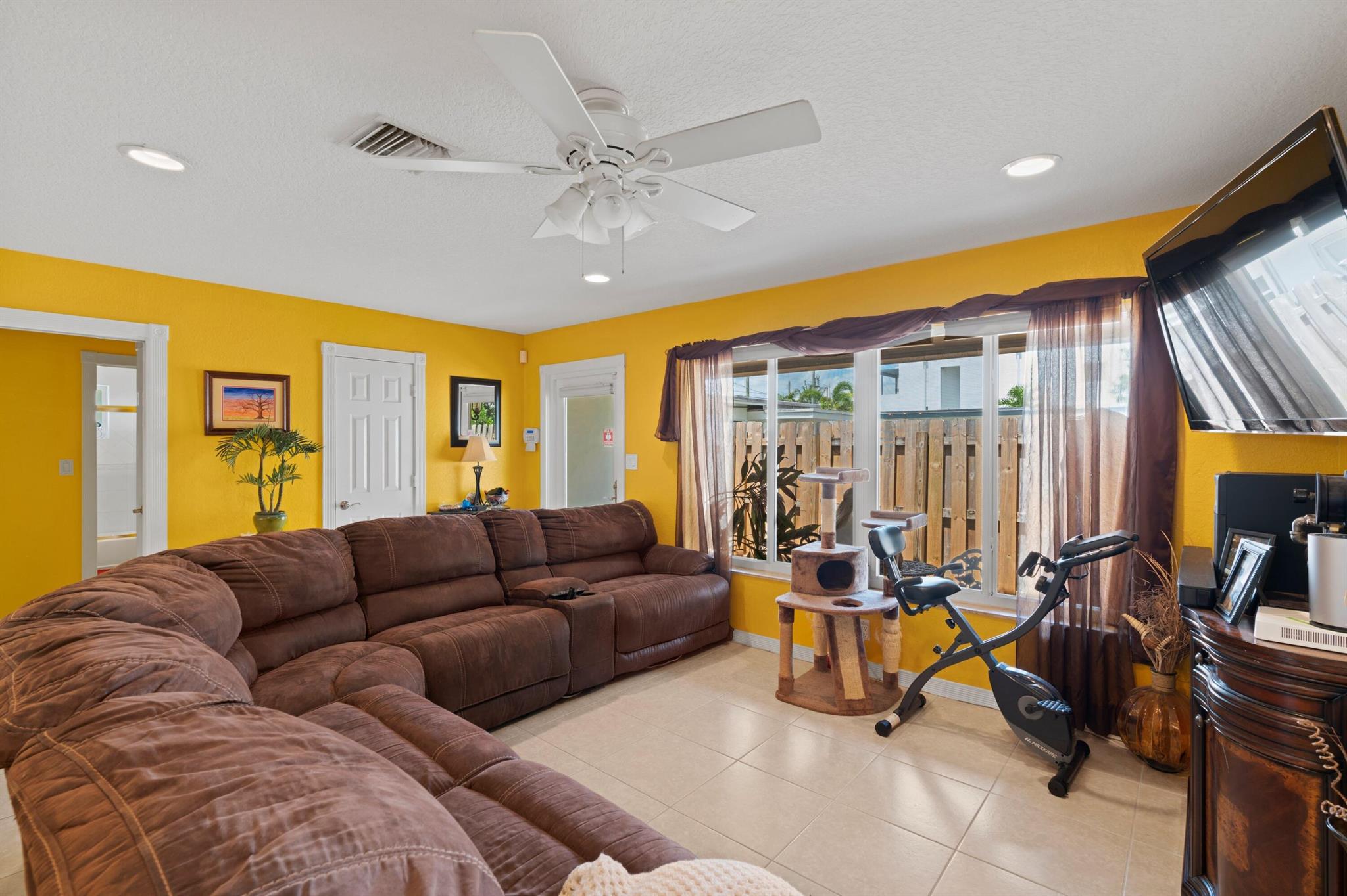 1061 NE 33rd Street
