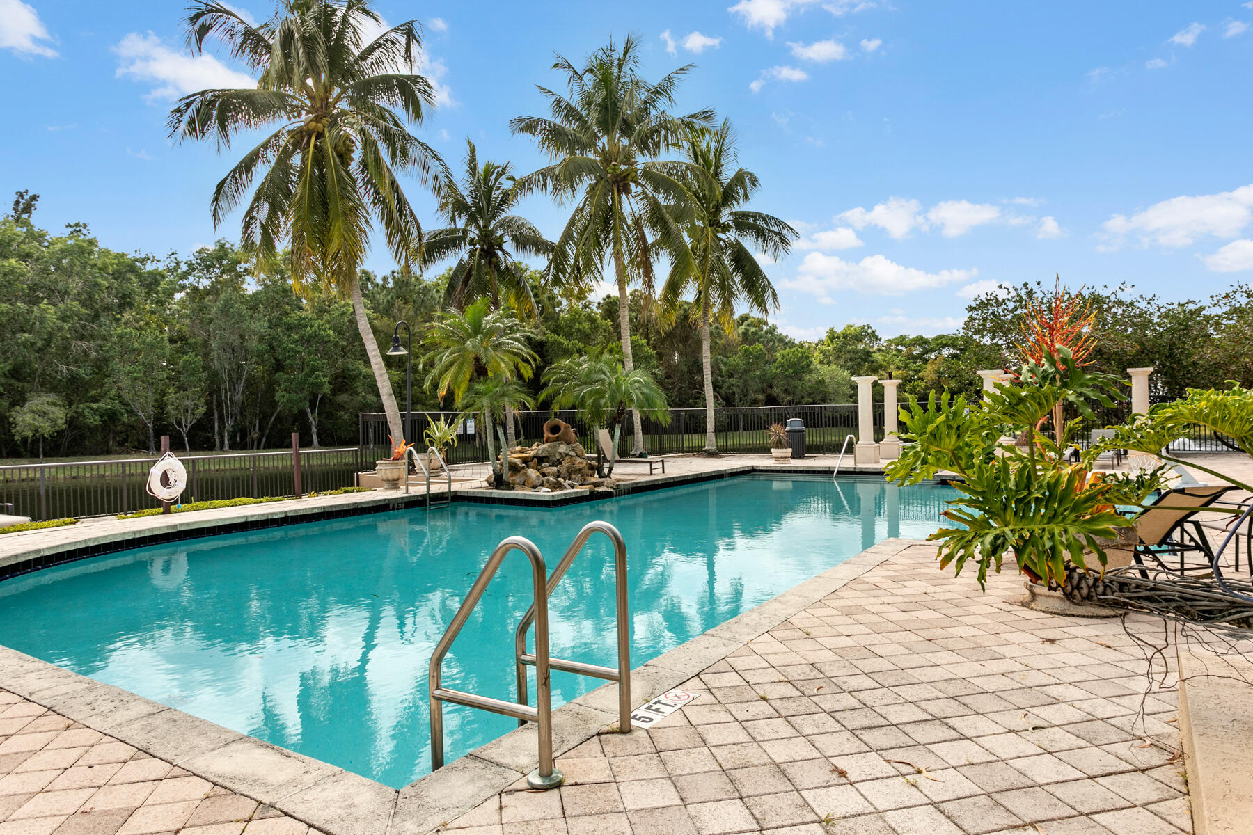 500 Crestwood Court N 520