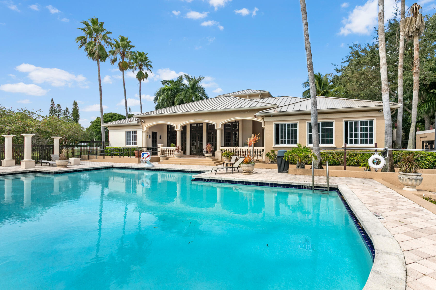 500 Crestwood Court N 520