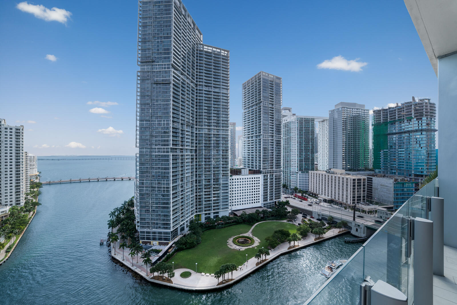 300 Biscayne Boulevard Way 2004