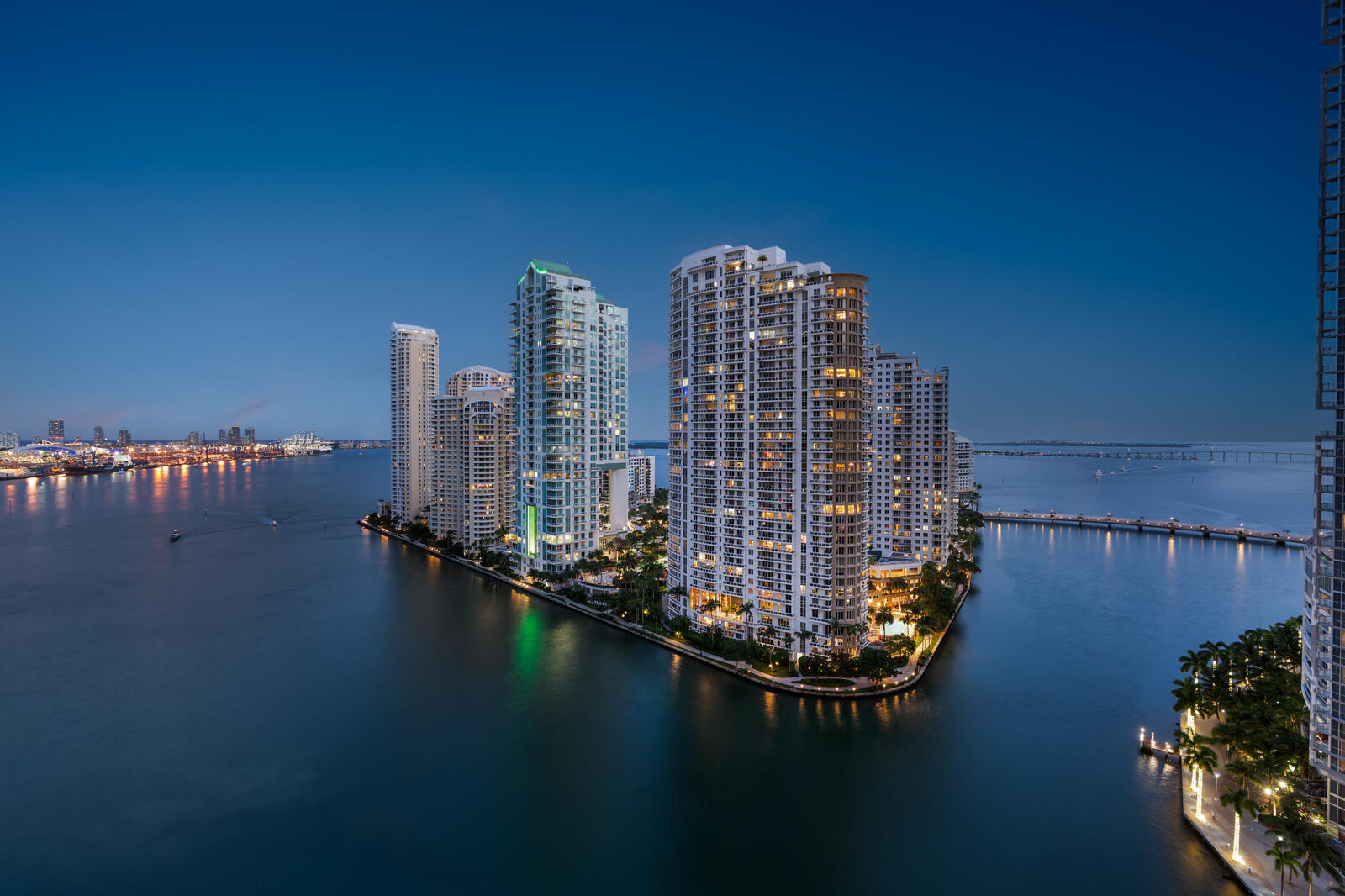300 Biscayne Boulevard Way 2004