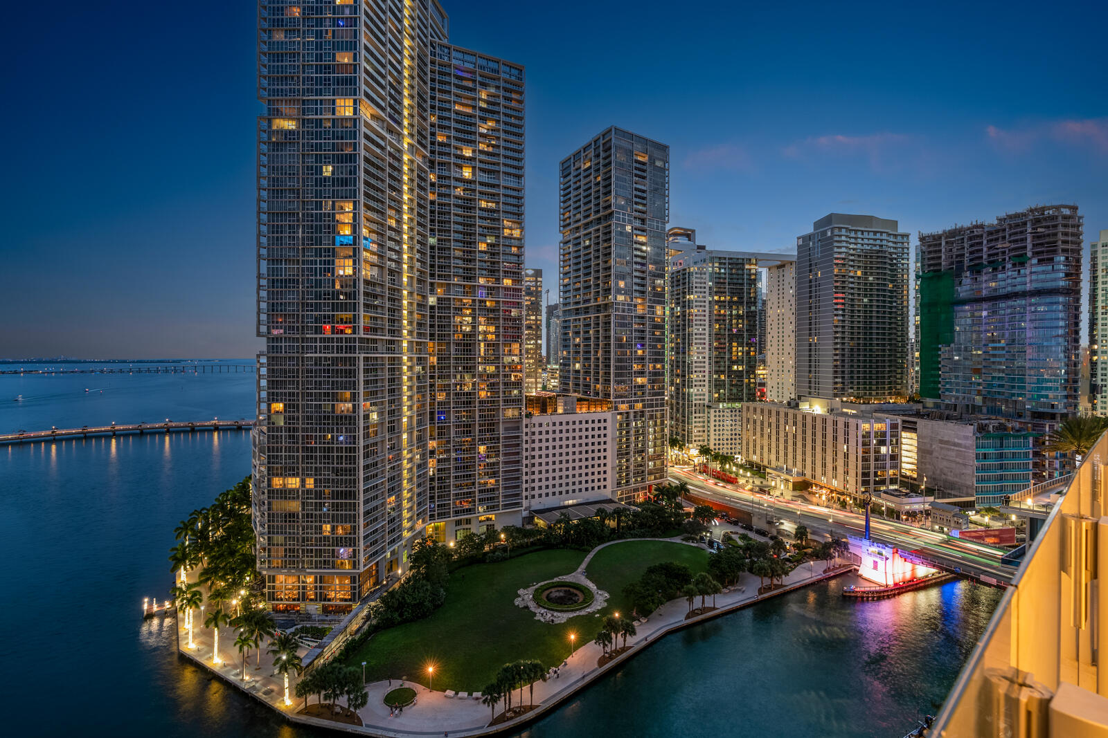 300 Biscayne Boulevard Way 2004