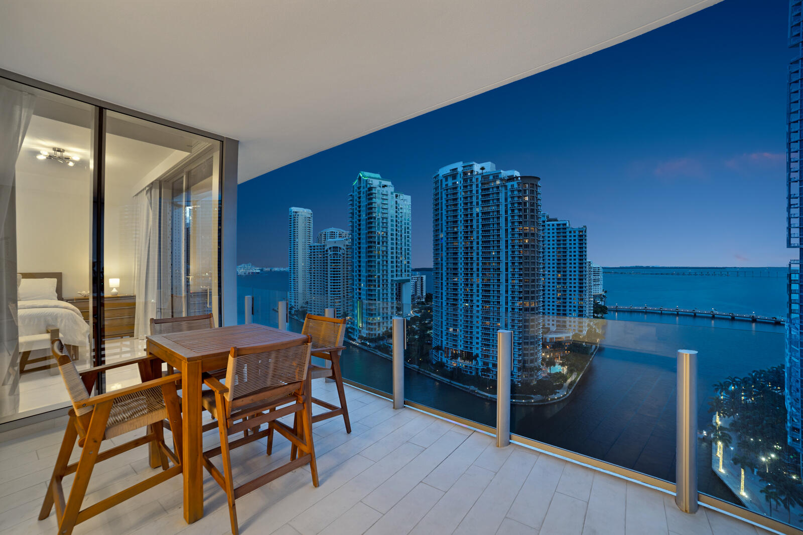 300 Biscayne Boulevard Way 2004