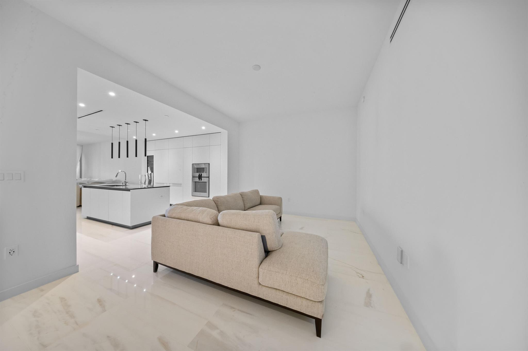 300 Biscayne Boulevard Way 2004