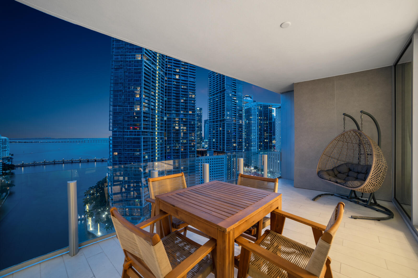 300 Biscayne Boulevard Way 2004