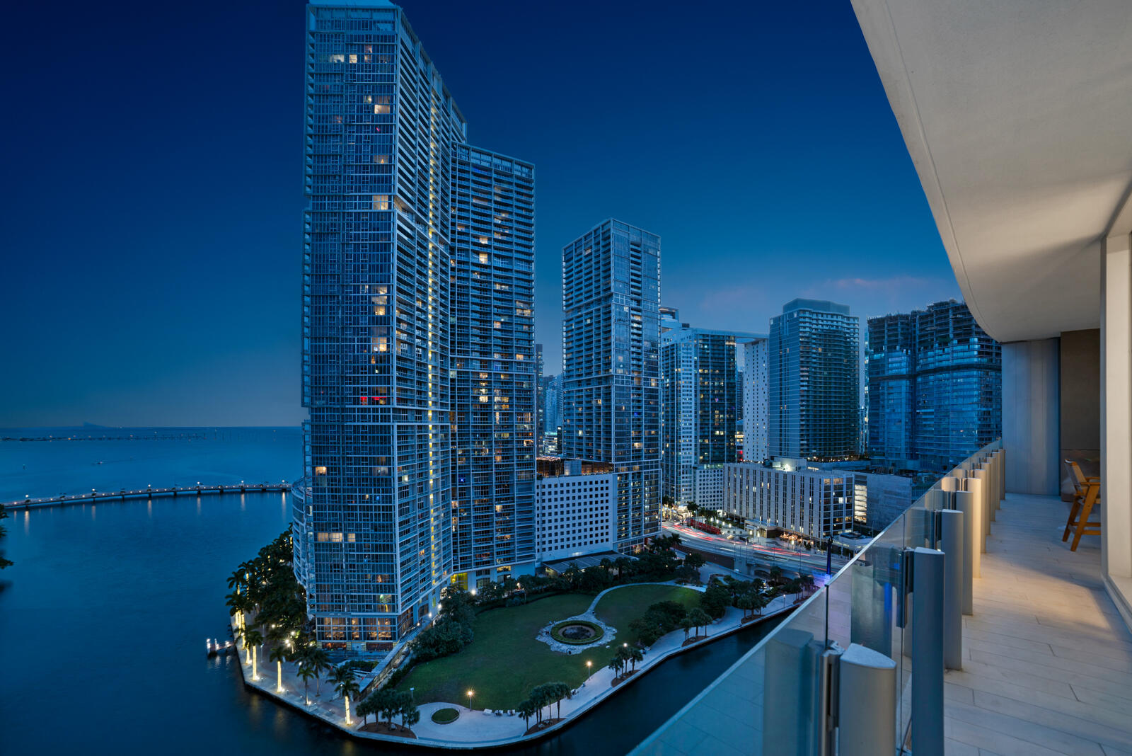 300 Biscayne Boulevard Way 2004