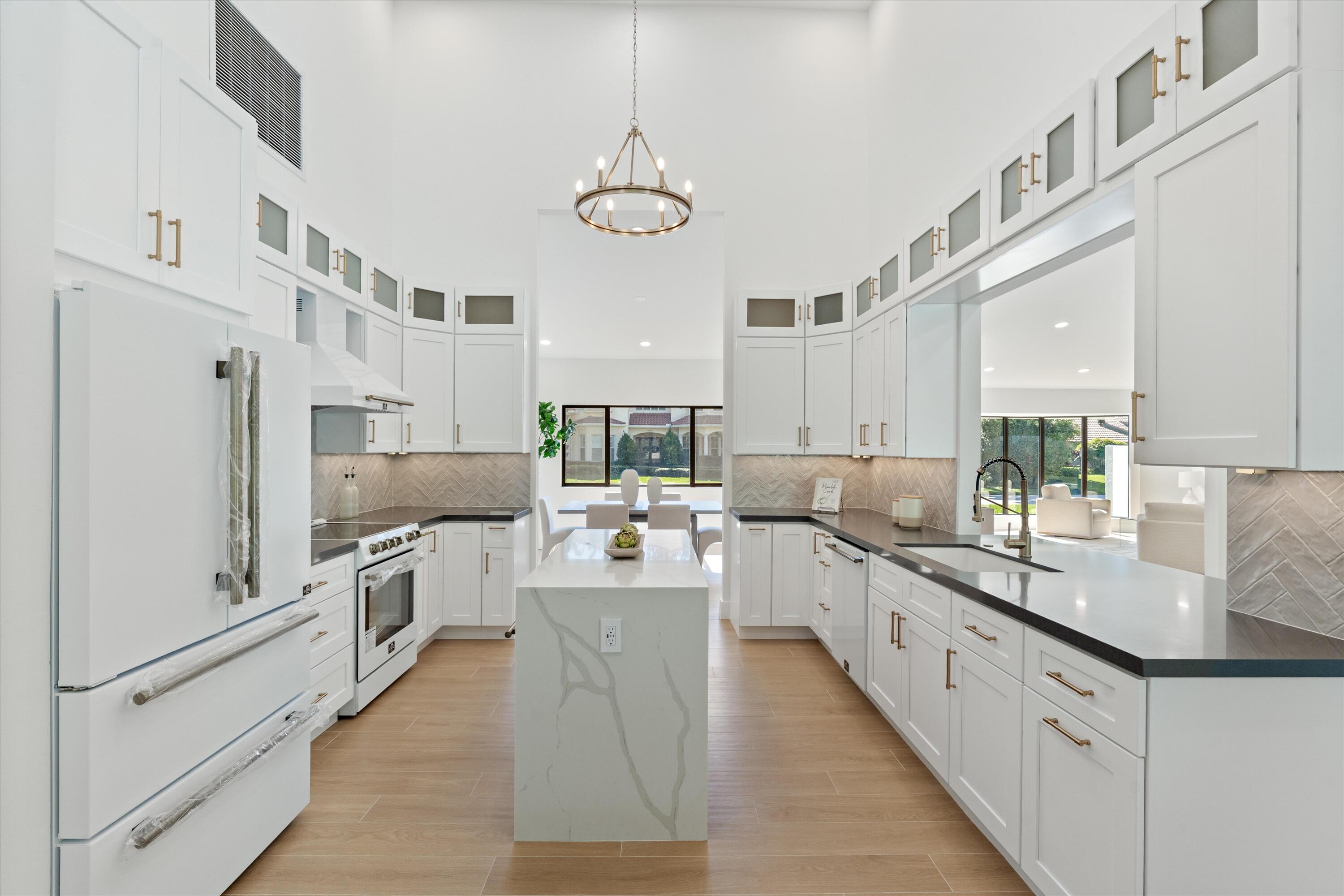 4543 Gleneagles Drive