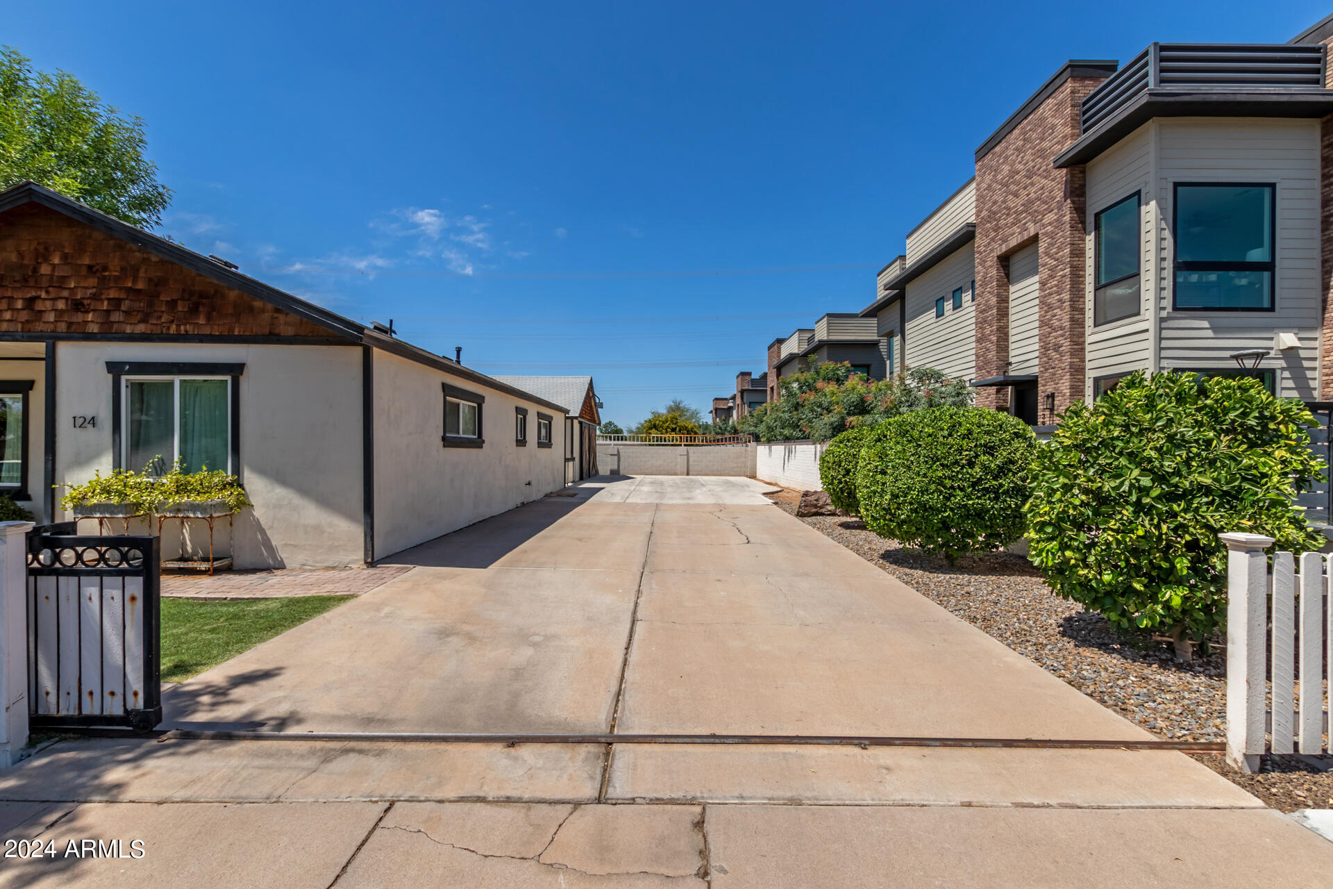 124 E VAUGHN Avenue