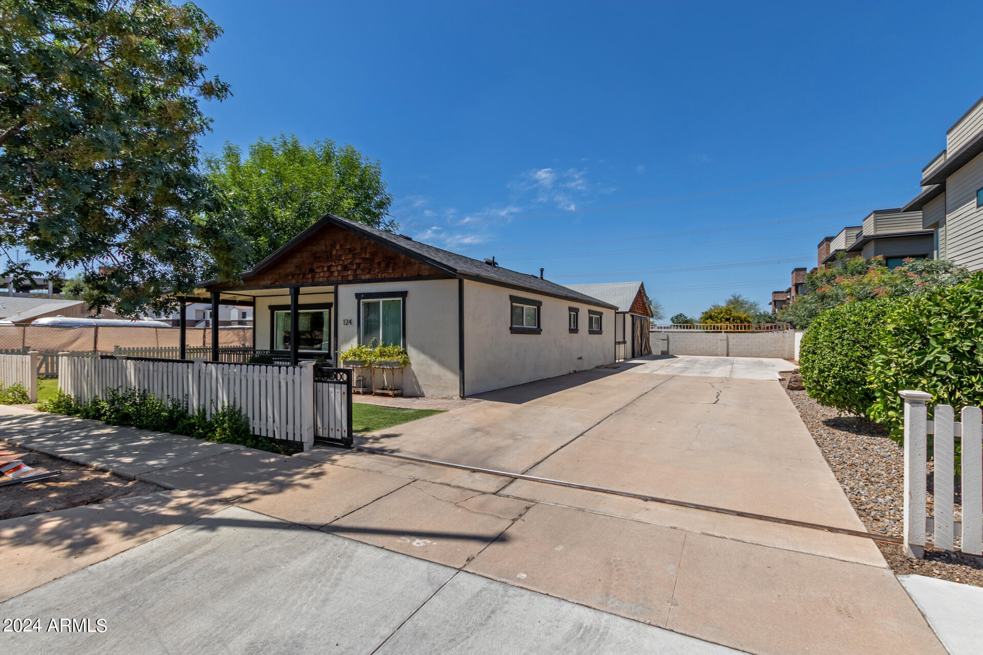 124 E VAUGHN Avenue