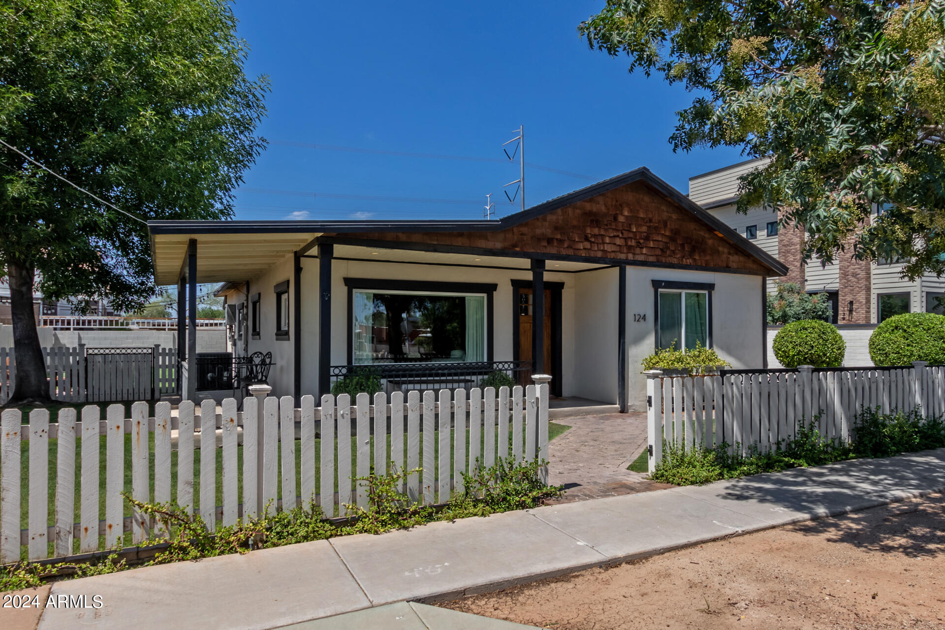 124 E VAUGHN Avenue