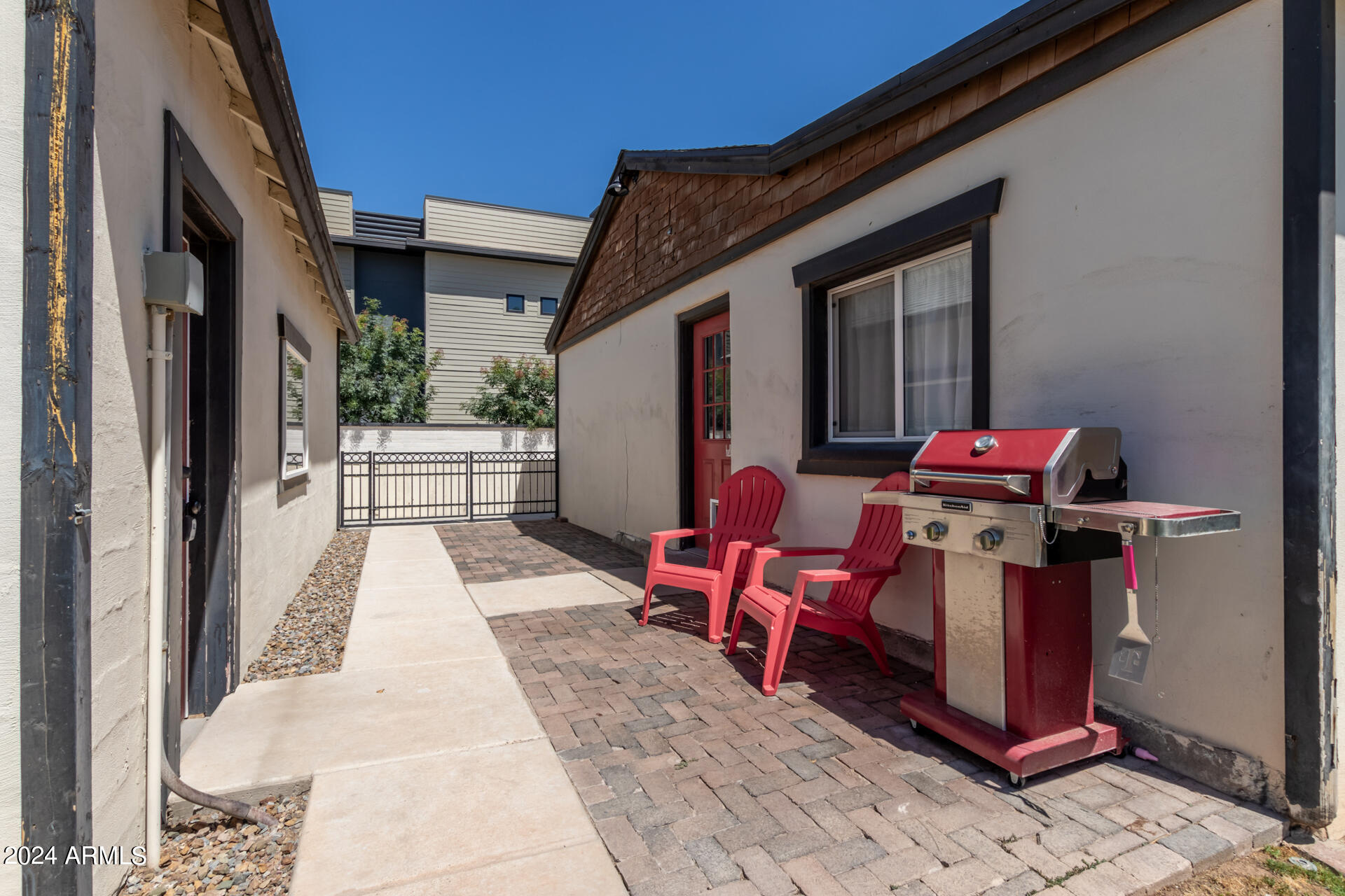 124 E VAUGHN Avenue