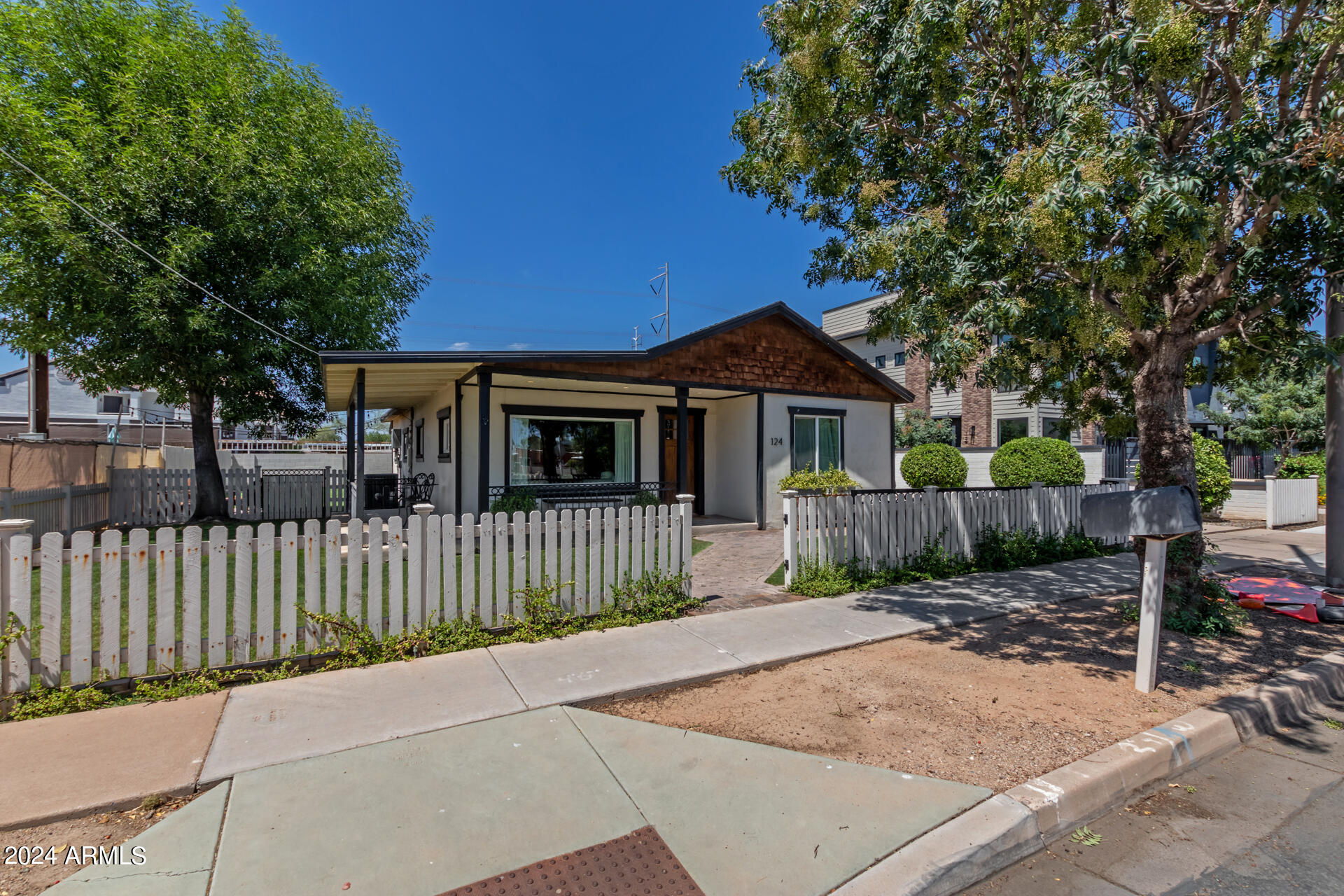 124 E VAUGHN Avenue