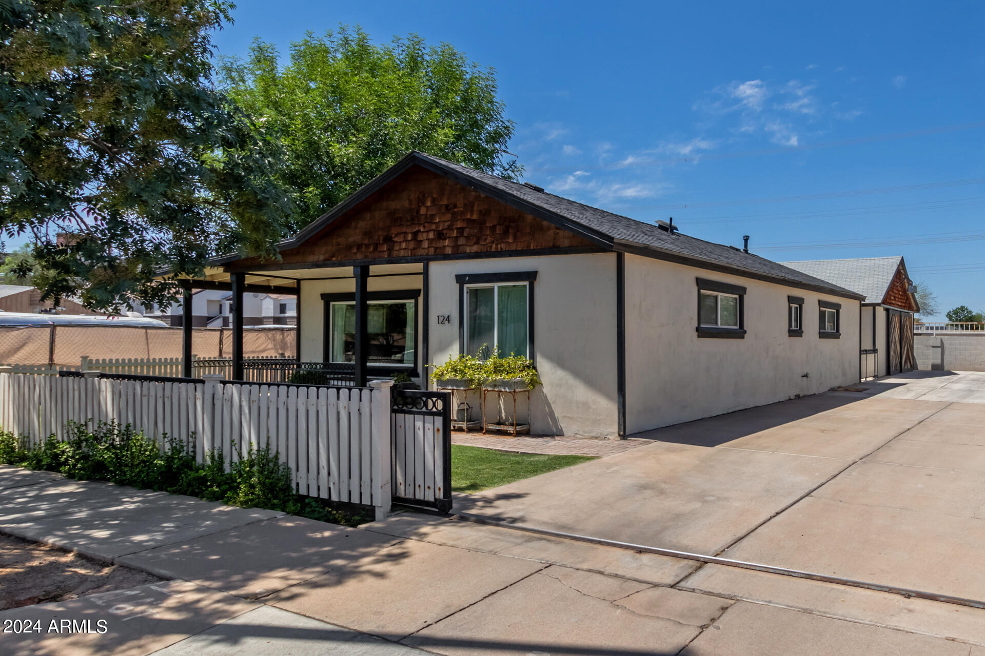 124 E VAUGHN Avenue