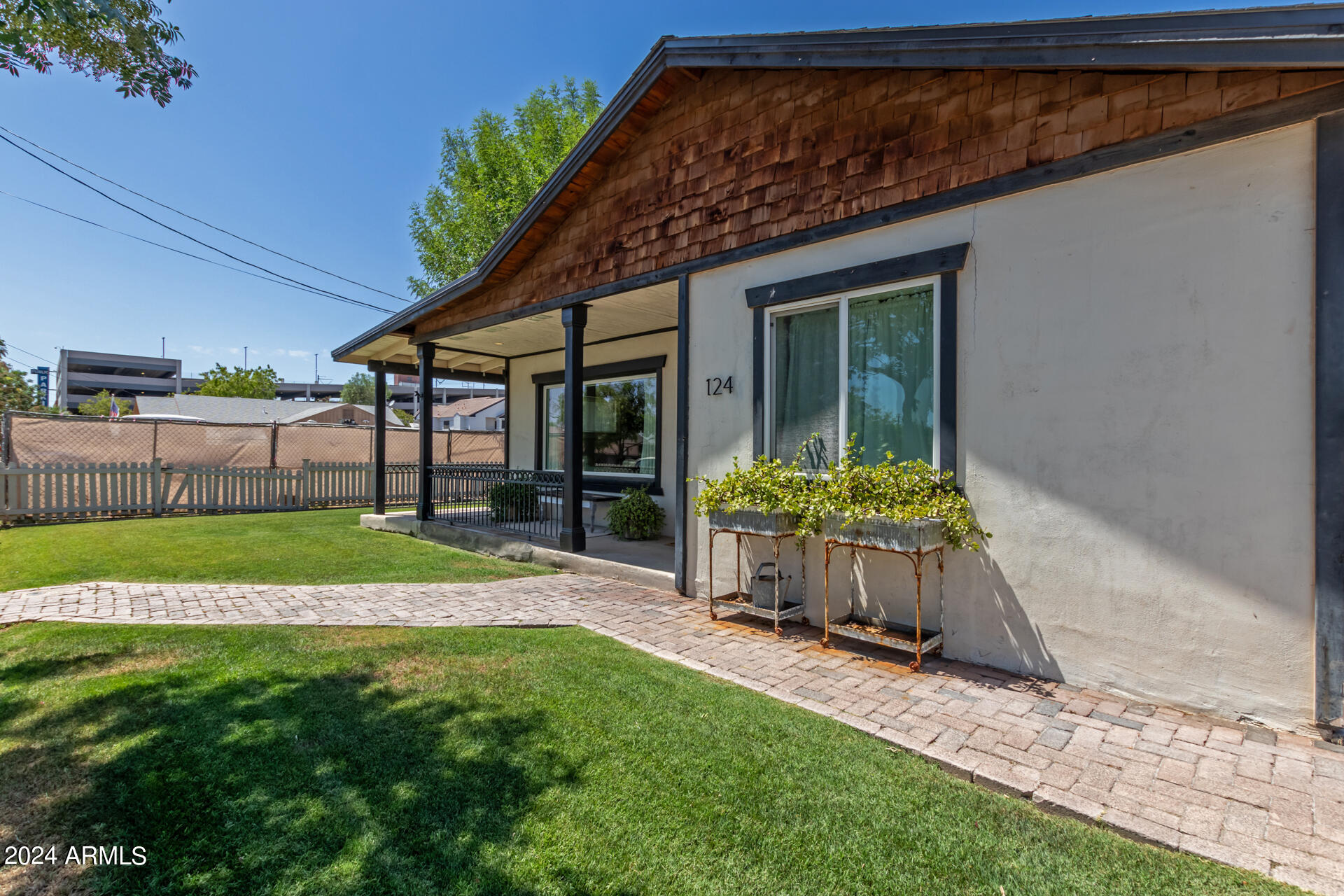 124 E VAUGHN Avenue