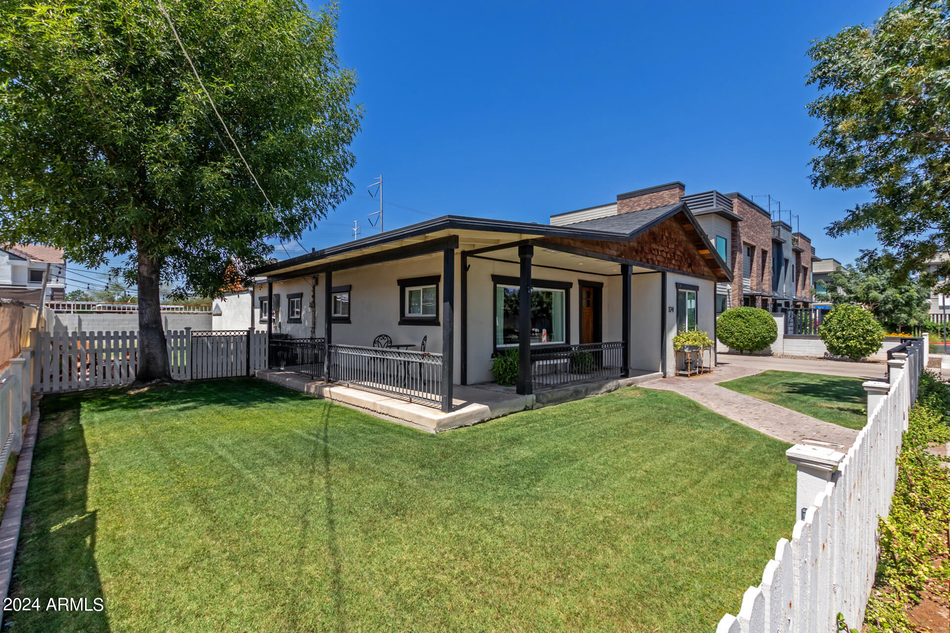 124 E VAUGHN Avenue