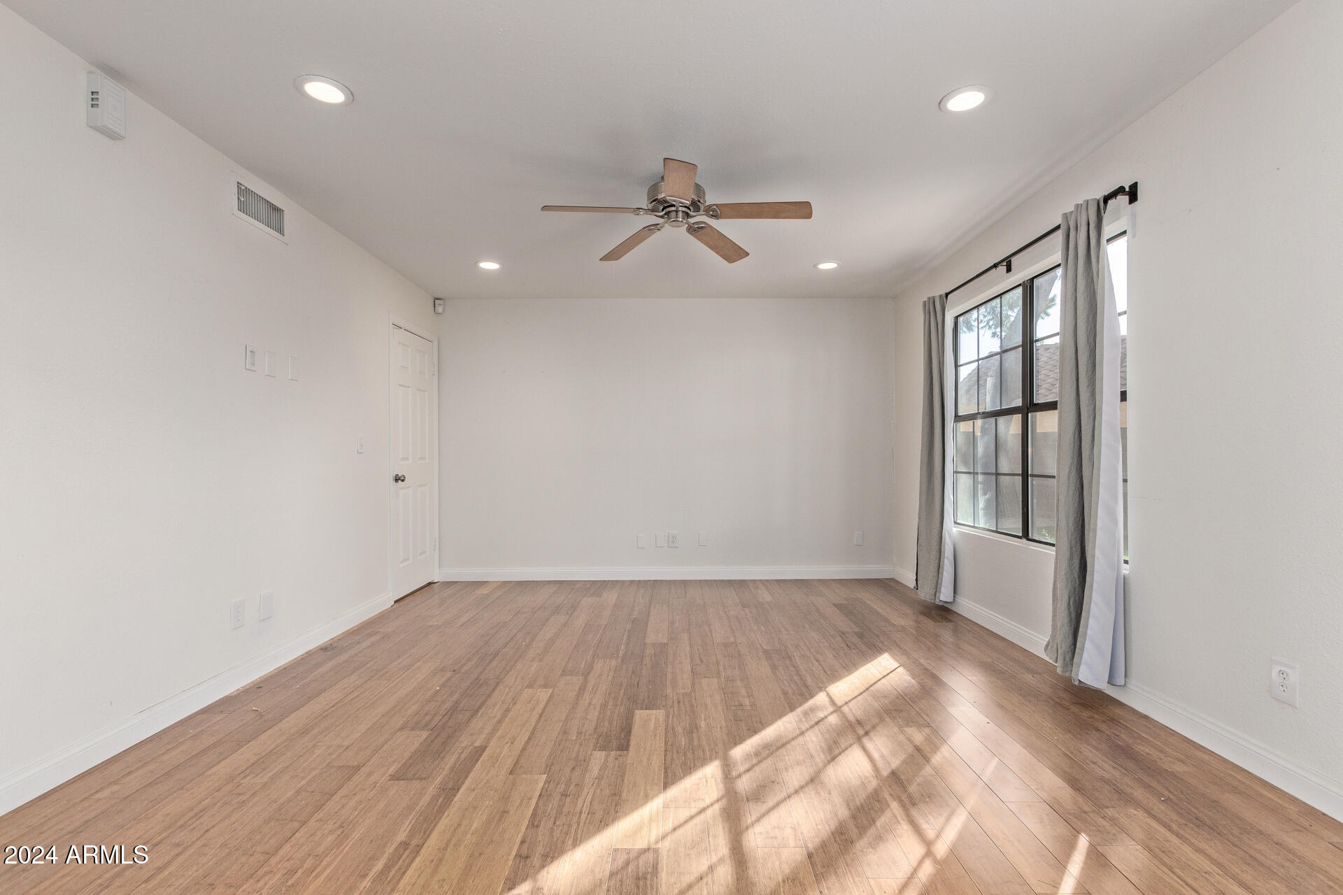 1920 E PALOMINO Drive