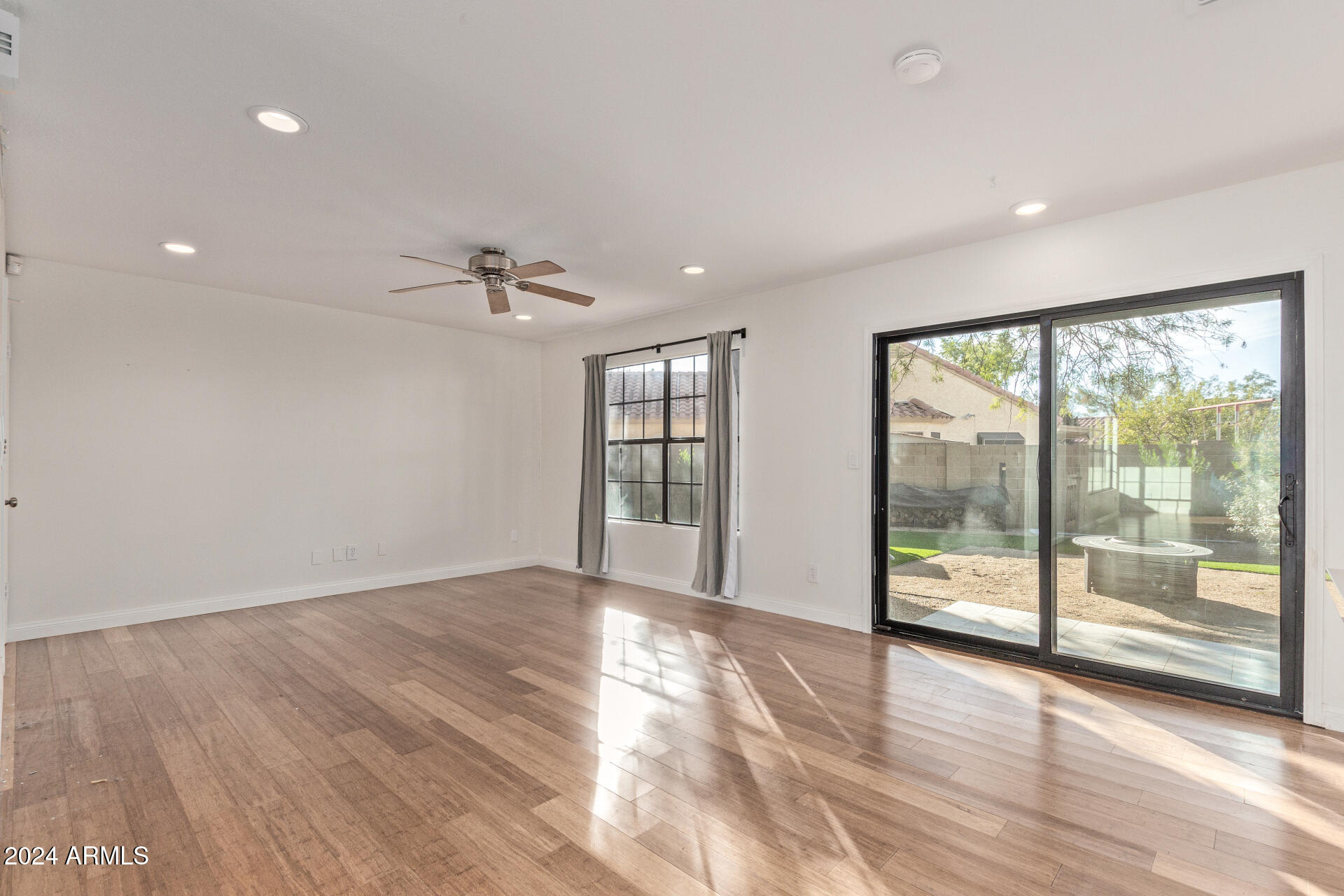 1920 E PALOMINO Drive