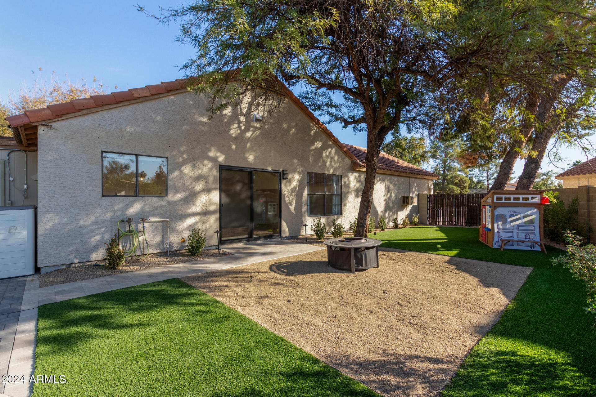 1920 E PALOMINO Drive