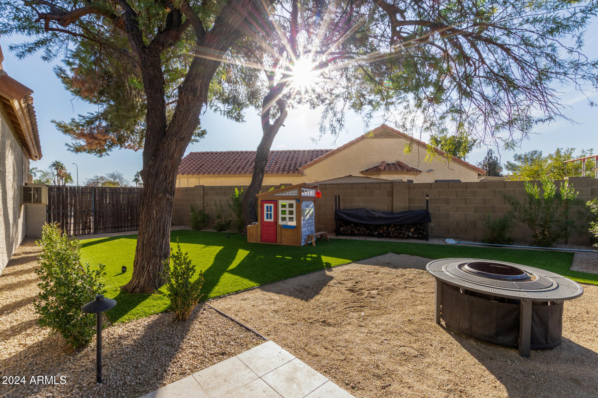 1920 E PALOMINO Drive