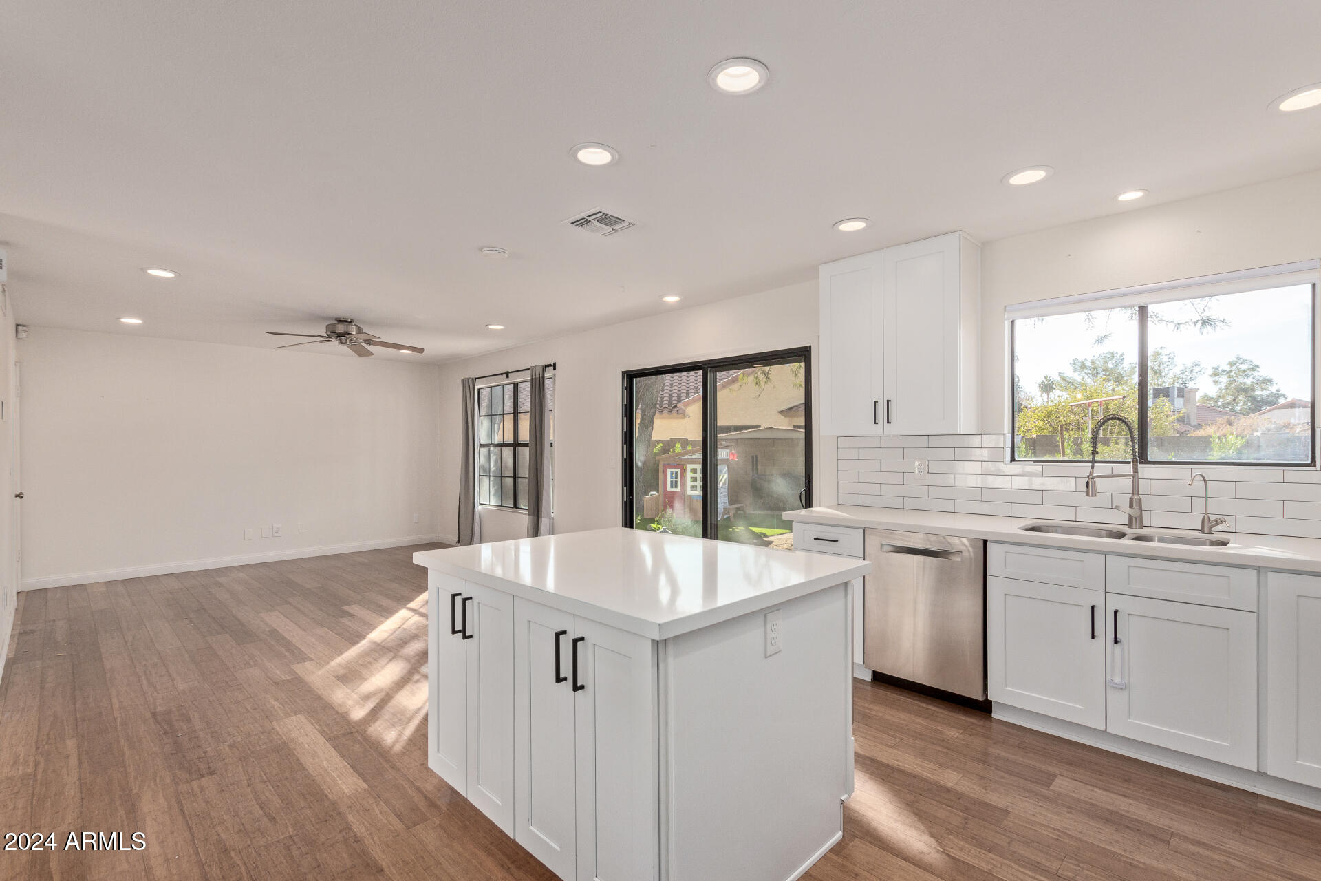 1920 E PALOMINO Drive