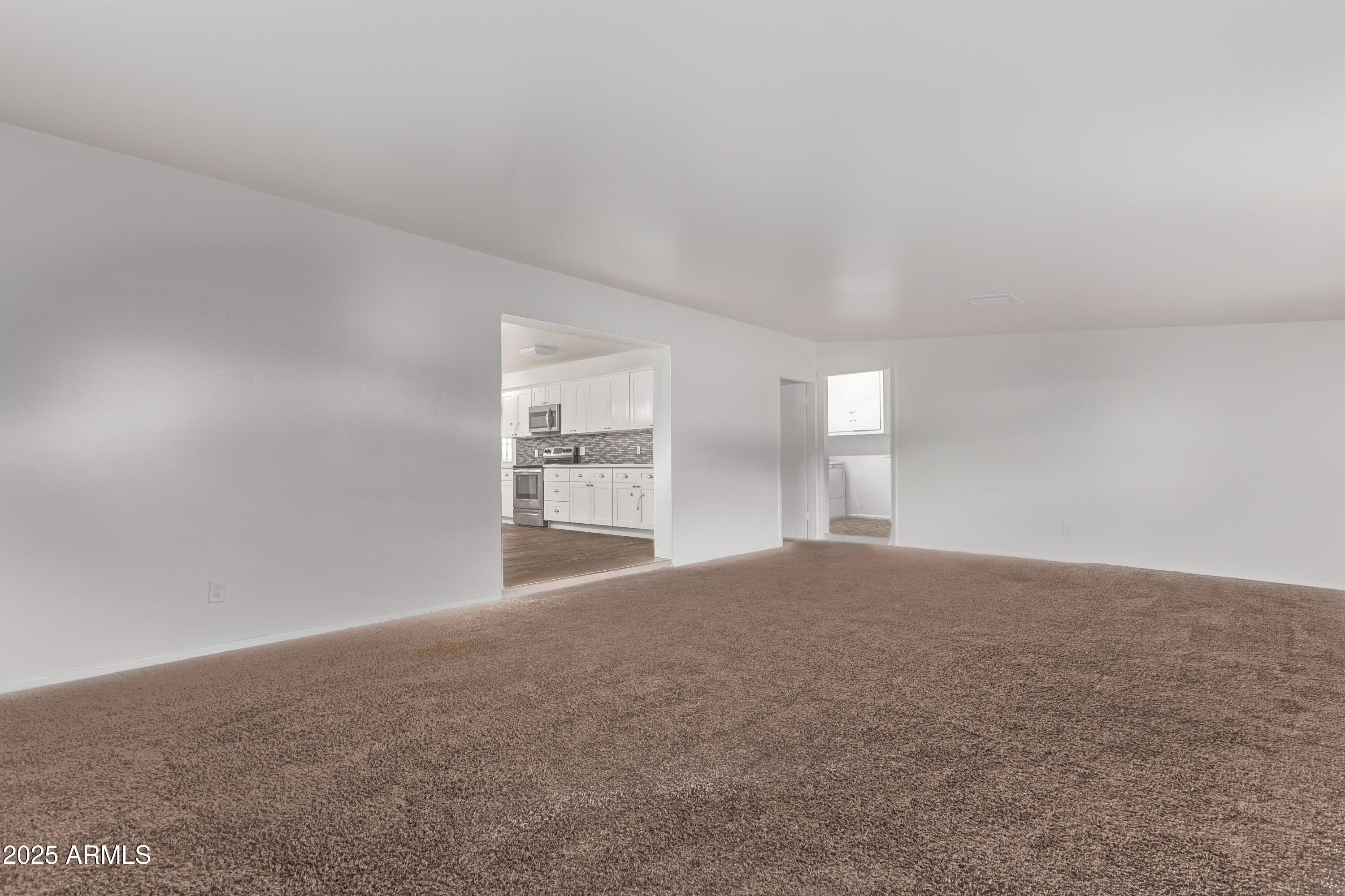 142 W IVANHOE Place