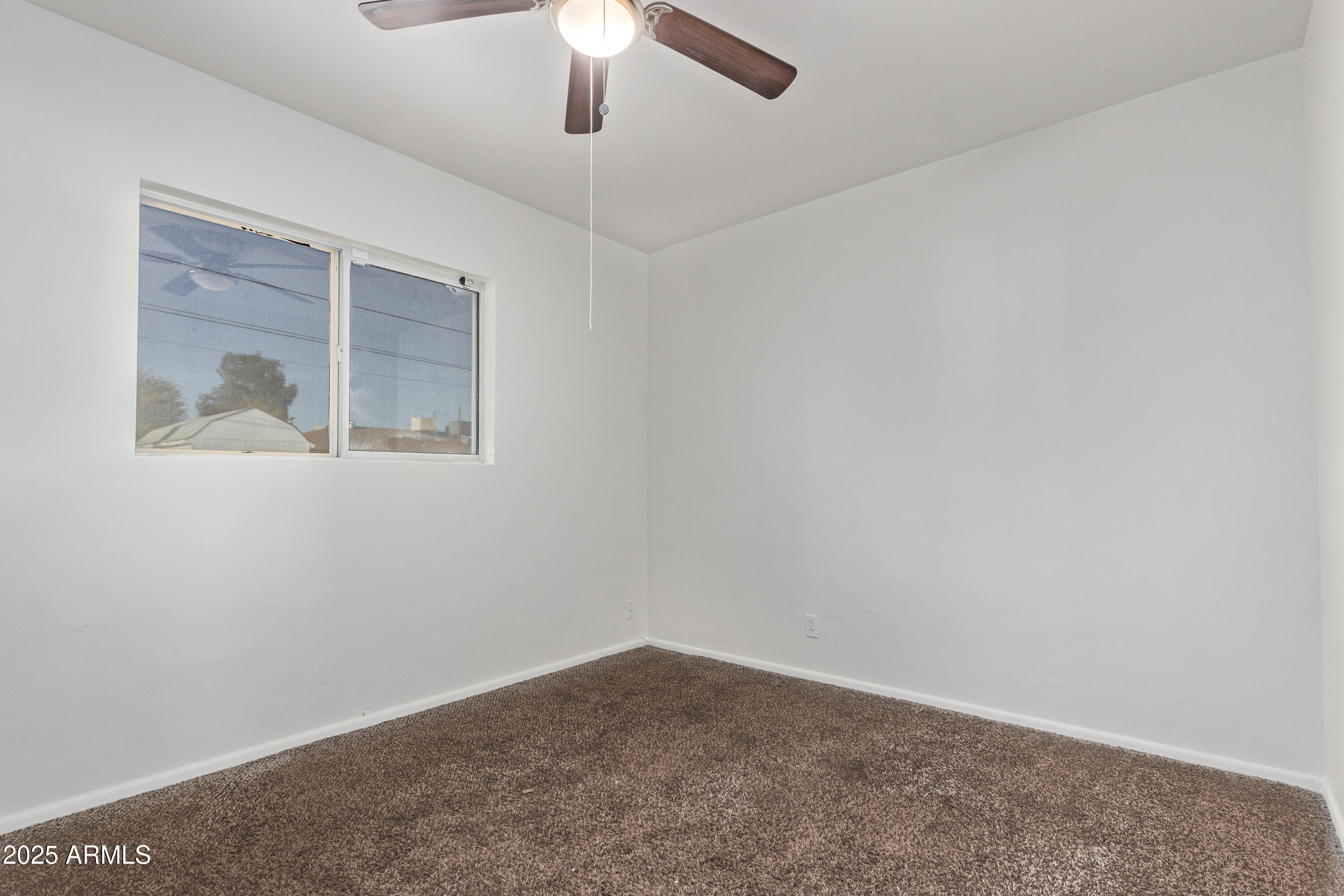 142 W IVANHOE Place