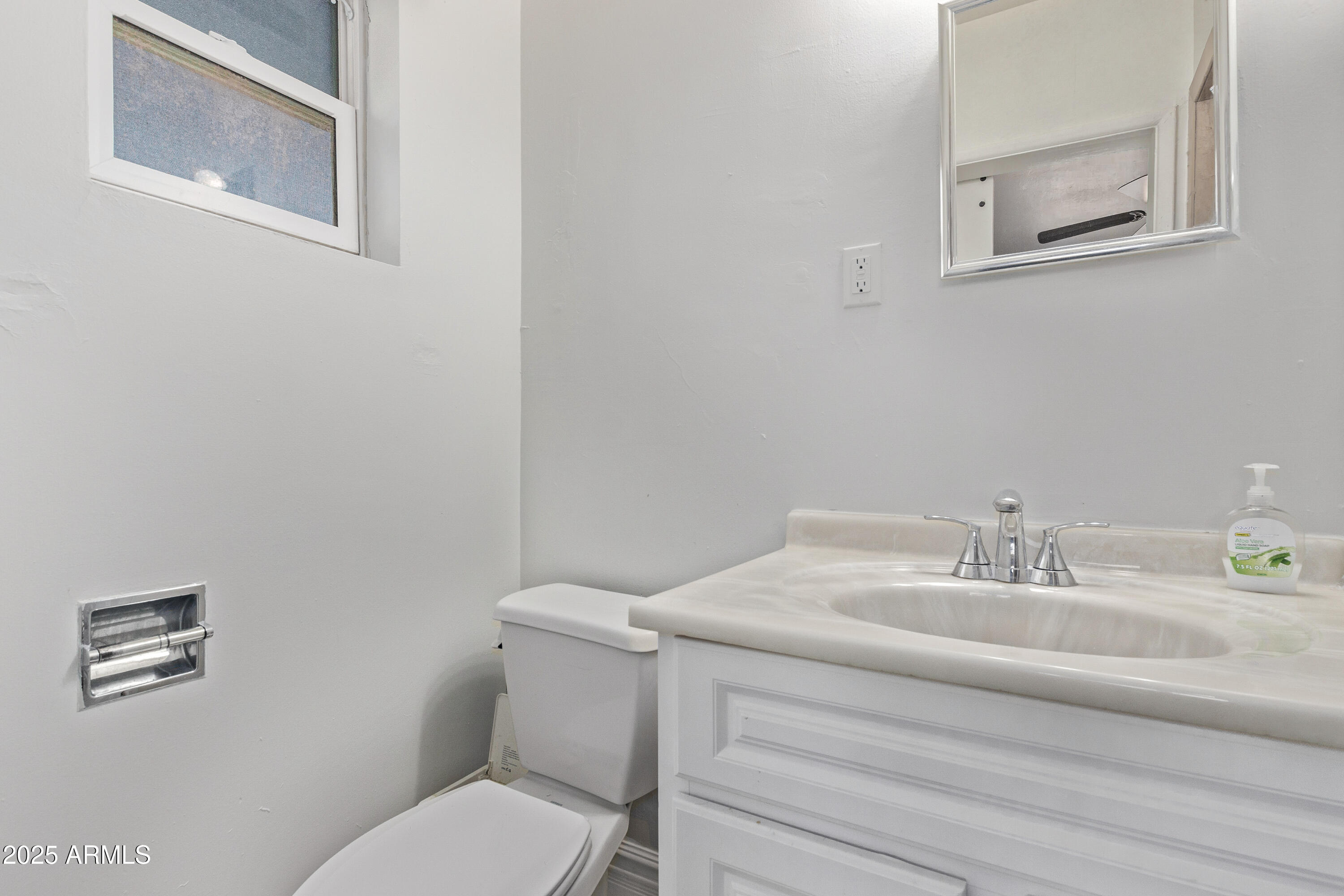 142 W IVANHOE Place