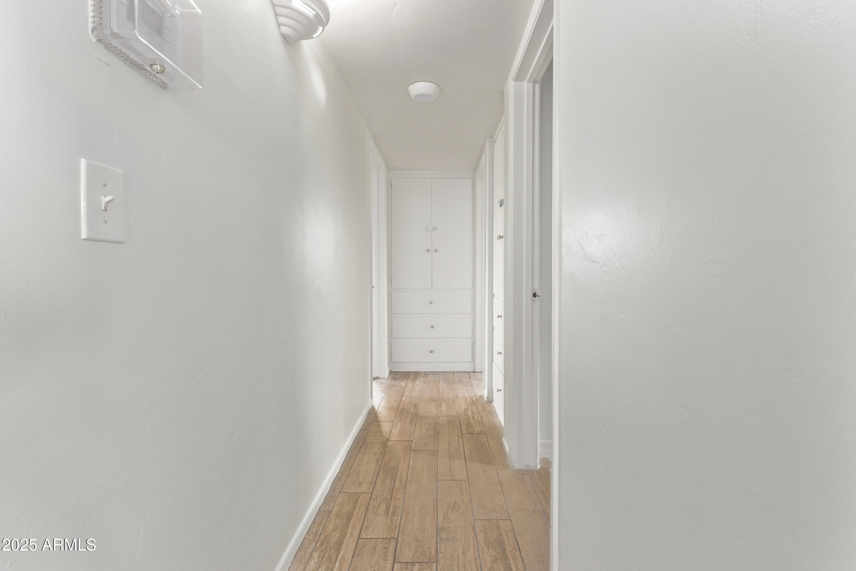 142 W IVANHOE Place