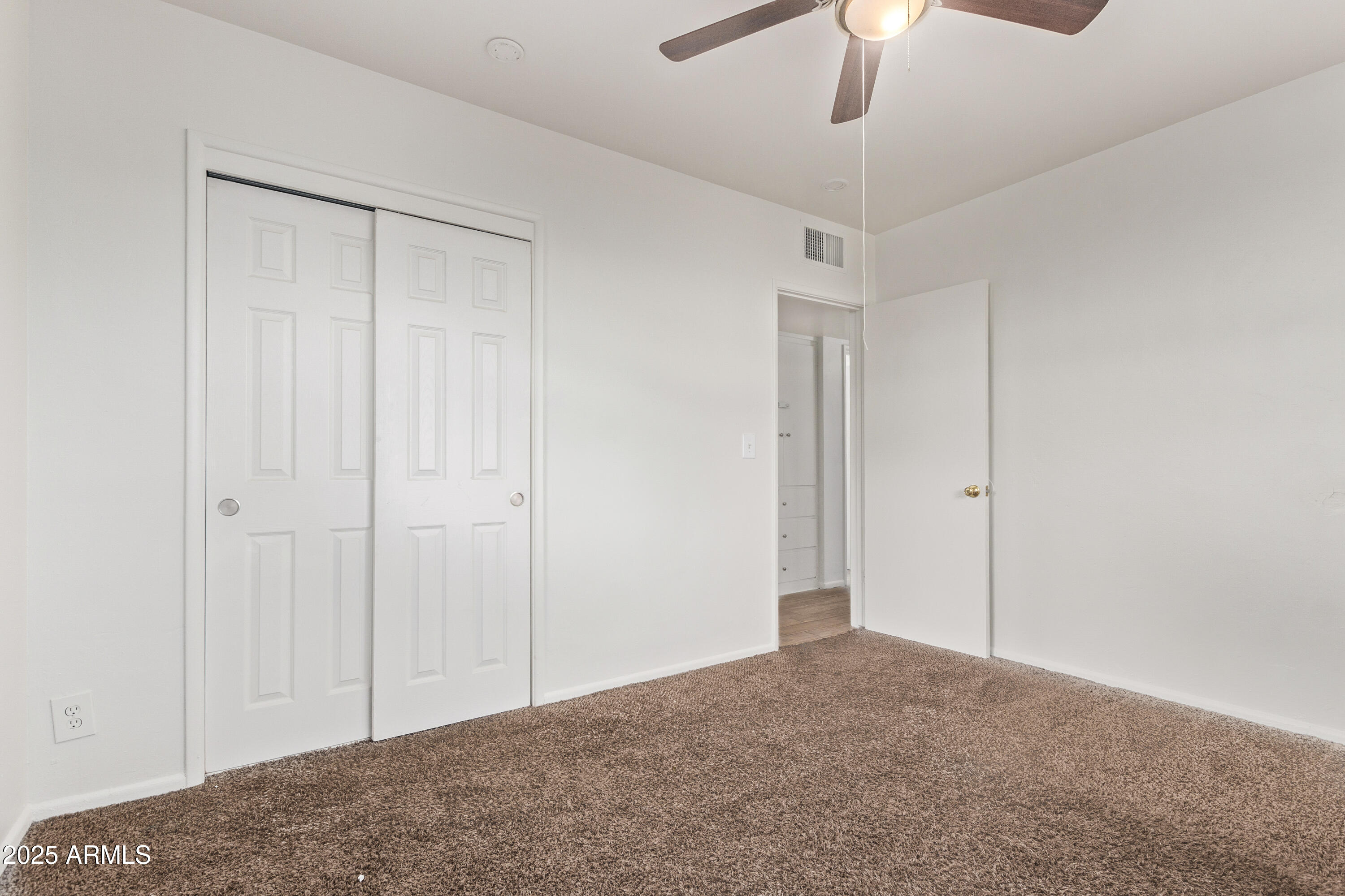 142 W IVANHOE Place
