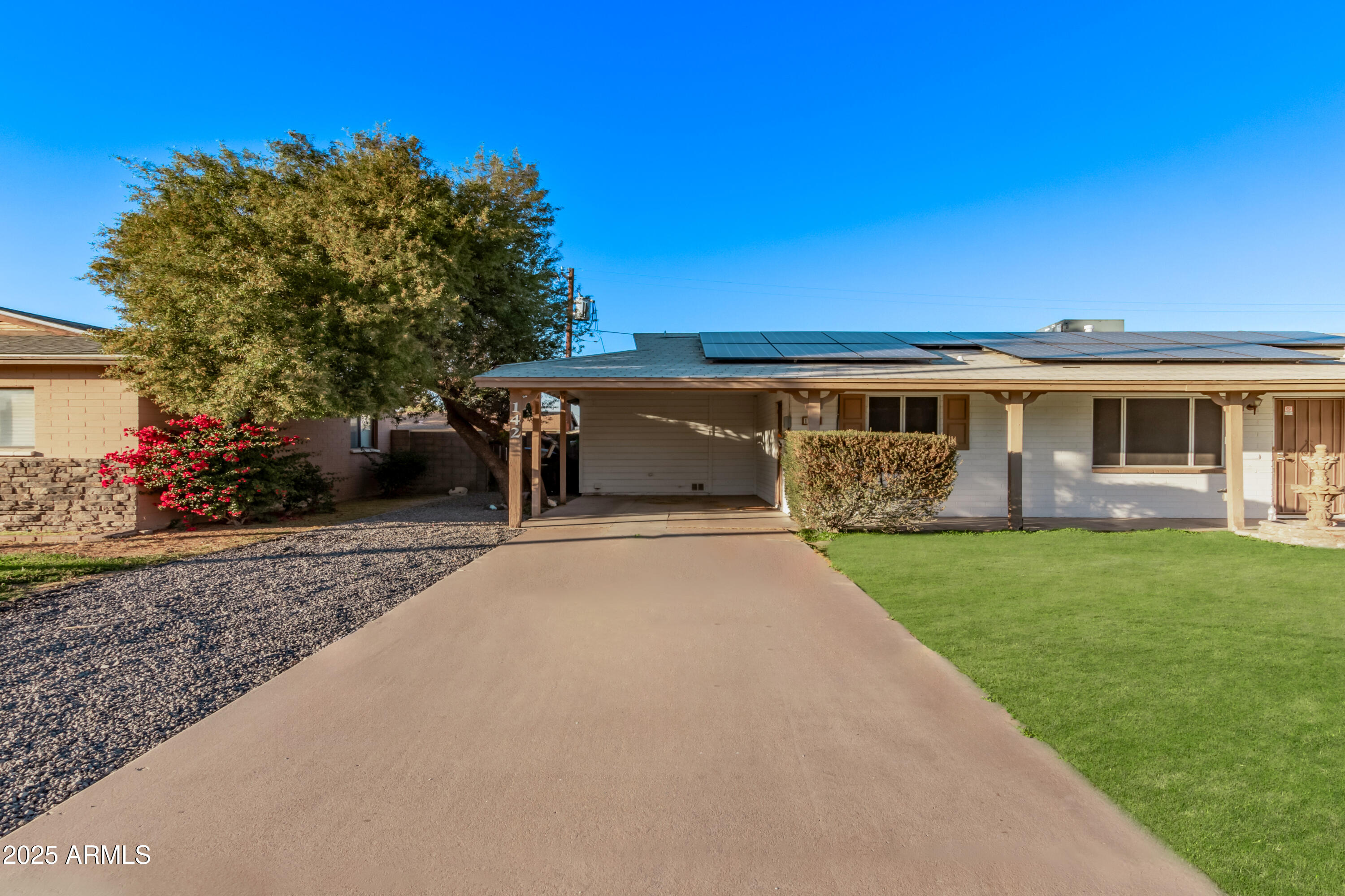 142 W IVANHOE Place
