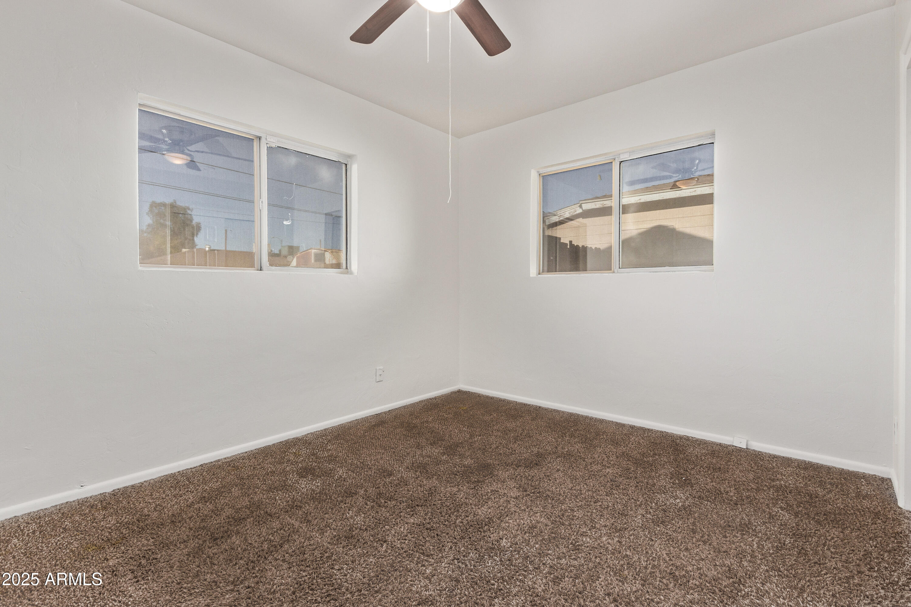 142 W IVANHOE Place
